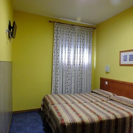 توريخون ذي أرذوث Hostal Los Claveles المظهر الخارجي الصورة