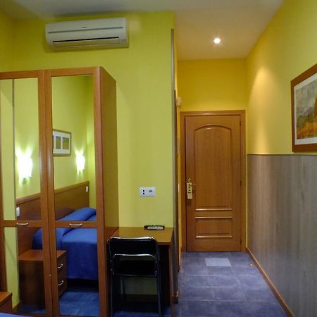 توريخون ذي أرذوث Hostal Los Claveles المظهر الخارجي الصورة