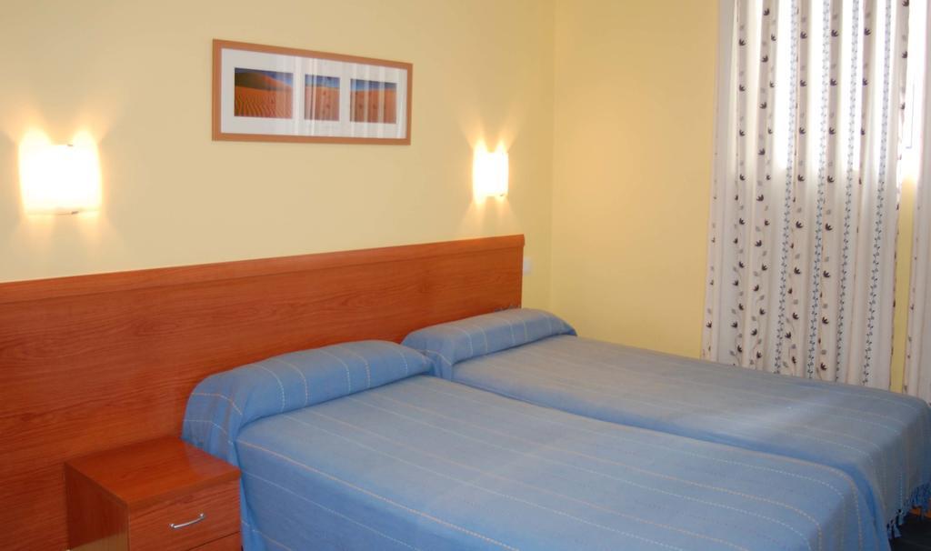 توريخون ذي أرذوث Hostal Los Claveles المظهر الخارجي الصورة