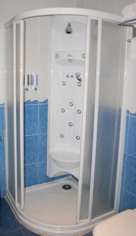 توريخون ذي أرذوث Hostal Los Claveles المظهر الخارجي الصورة