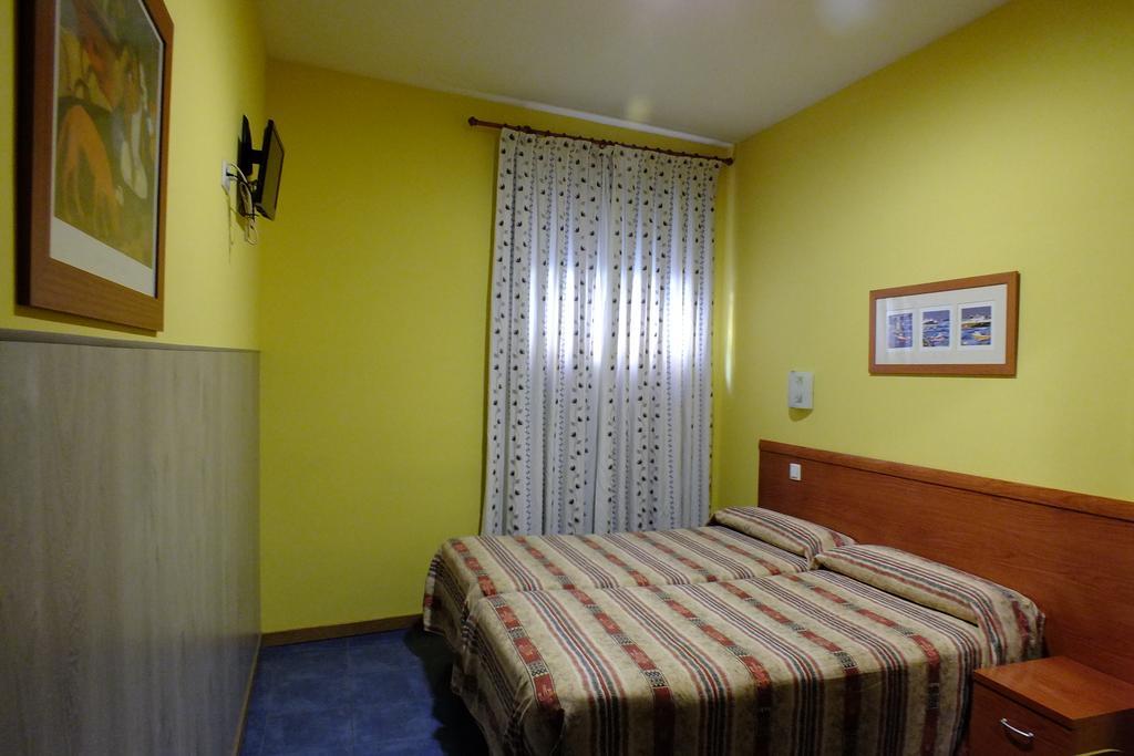 توريخون ذي أرذوث Hostal Los Claveles المظهر الخارجي الصورة