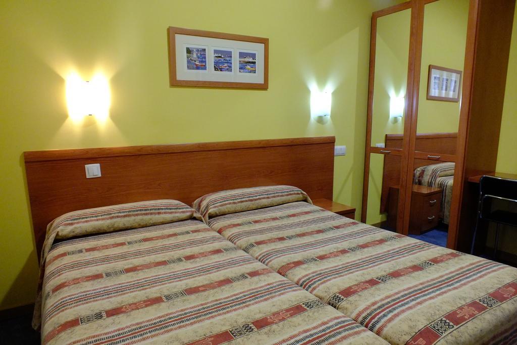 توريخون ذي أرذوث Hostal Los Claveles المظهر الخارجي الصورة