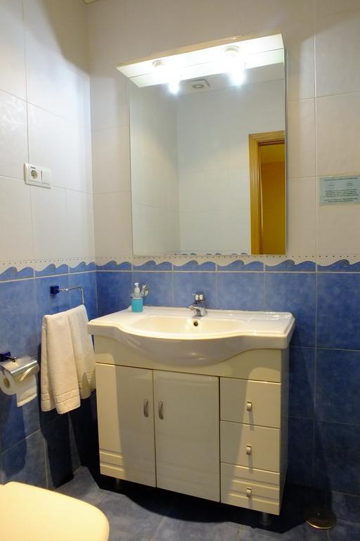 توريخون ذي أرذوث Hostal Los Claveles المظهر الخارجي الصورة