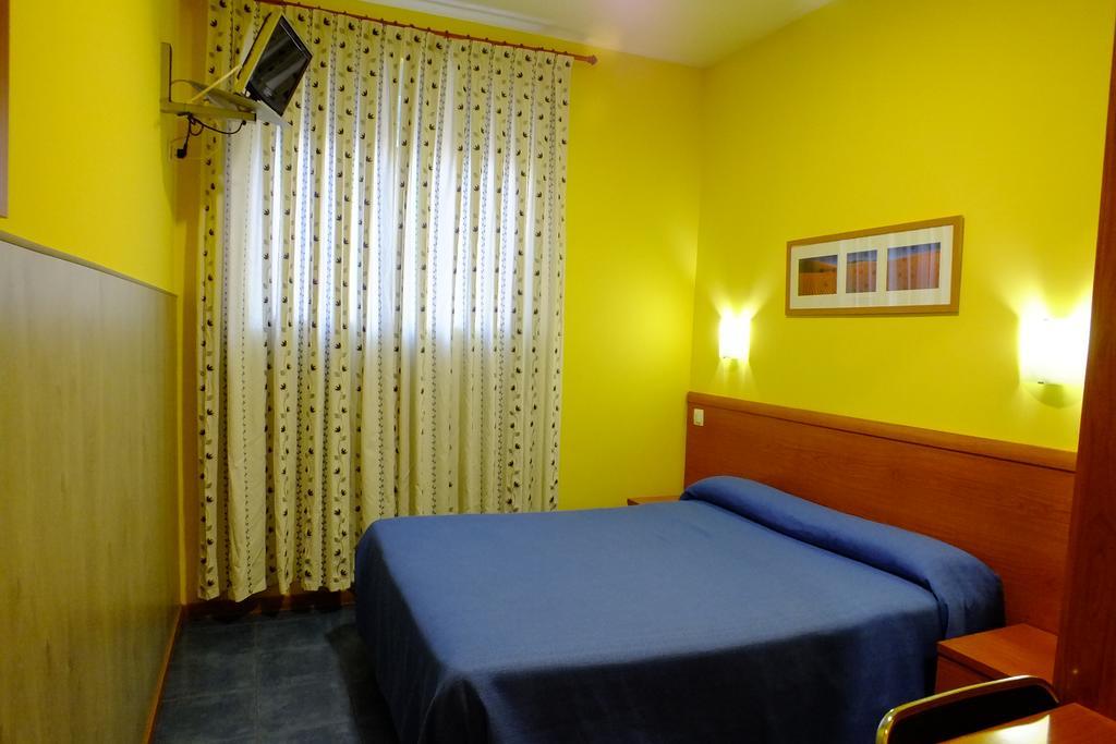 توريخون ذي أرذوث Hostal Los Claveles المظهر الخارجي الصورة